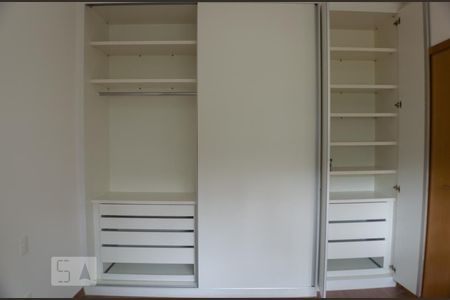 Armário da suíte de apartamento à venda com 3 quartos, 92m² em Vila da Serra, Nova Lima