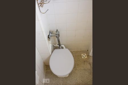 banheiro  de kitnet/studio à venda com 1 quarto, 28m² em Botafogo, Rio de Janeiro