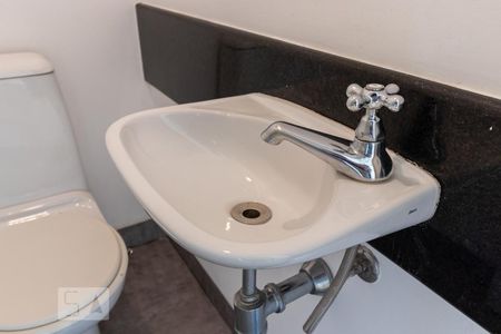 Detalhe do Lavabo de apartamento para alugar com 1 quarto, 50m² em Alphaville Industrial, Barueri