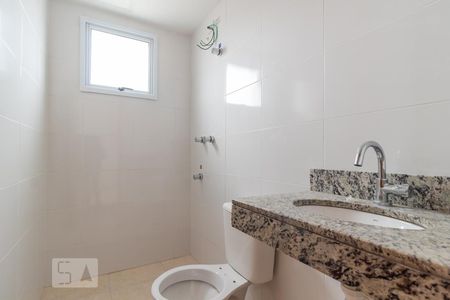 Banheiro de apartamento para alugar com 2 quartos, 45m² em Rubem Berta, Porto Alegre