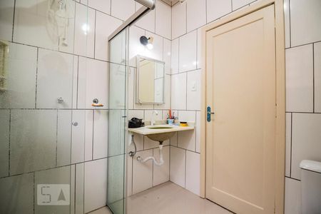 Banheiro de apartamento à venda com 3 quartos, 106m² em Azenha, Porto Alegre