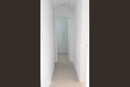 Corredor de apartamento para alugar com 2 quartos, 57m² em Taquara, Rio de Janeiro