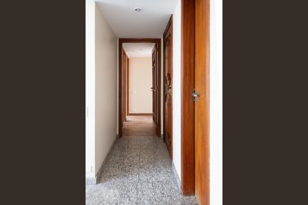 Corredor de apartamento para alugar com 3 quartos, 150m² em Tijuca, Rio de Janeiro
