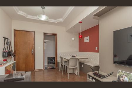 Sala de apartamento para alugar com 3 quartos, 70m² em Santa Efigênia, Belo Horizonte