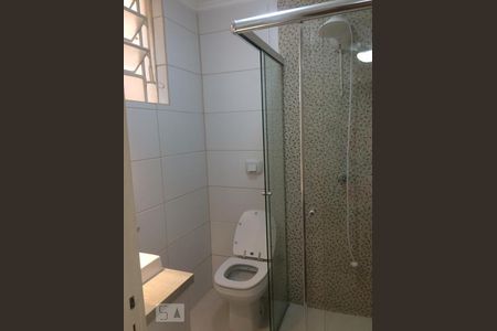 Banheiro de apartamento à venda com 1 quarto, 27m² em Farroupilha, Porto Alegre