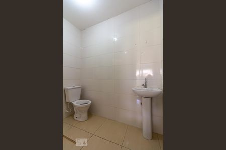 Banheiro de casa para alugar com 2 quartos, 40m² em Quitaúna, Osasco