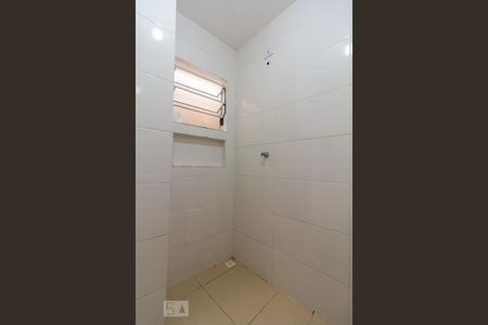 Banheiro de casa para alugar com 2 quartos, 40m² em Quitaúna, Osasco
