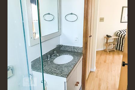Banheiro de apartamento para alugar com 1 quarto, 38m² em Brooklin Paulista, São Paulo