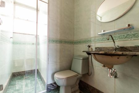 Banheiro de apartamento à venda com 2 quartos, 60m² em Vila Cloris, Belo Horizonte