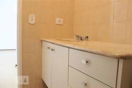 Banheiro Social de apartamento para alugar com 1 quarto, 54m² em Barra da Tijuca, Rio de Janeiro