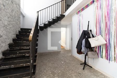 Entrada de casa para alugar com 5 quartos, 340m² em Liberdade, São Paulo