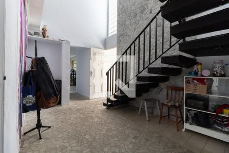 Entrada de casa para alugar com 5 quartos, 340m² em Liberdade, São Paulo