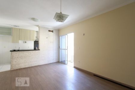 Sala de casa para alugar com 2 quartos, 60m² em Jardim Maria Duarte, São Paulo