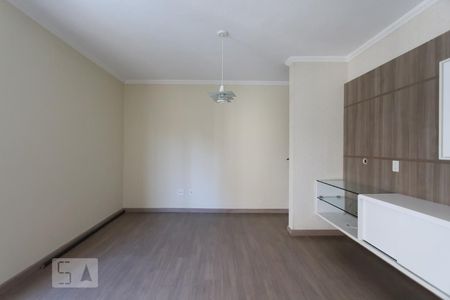 Sala de casa para alugar com 2 quartos, 60m² em Jardim Maria Duarte, São Paulo