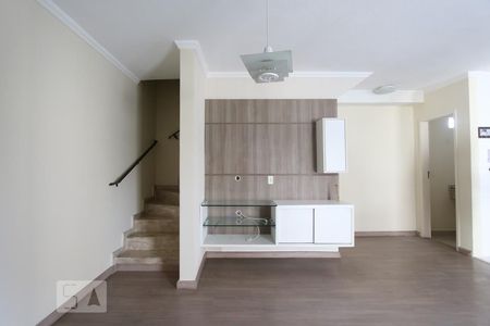 Sala de casa para alugar com 2 quartos, 60m² em Jardim Maria Duarte, São Paulo