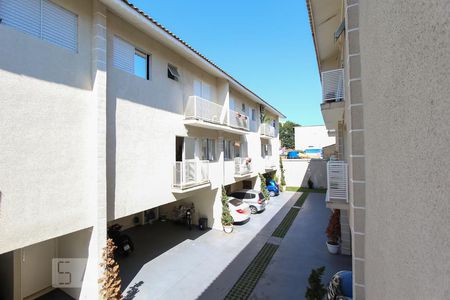 Vista da sala de casa para alugar com 2 quartos, 60m² em Jardim Maria Duarte, São Paulo