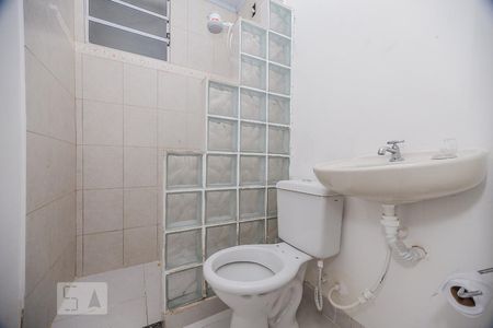 Banheiro de casa para alugar com 1 quarto, 56m² em Santa Rosa, Niterói