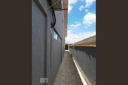 Corredor lateral  de casa à venda com 2 quartos, 163m² em Jardim Danfer, São Paulo