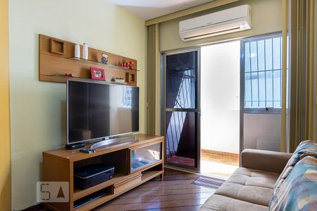 Sala de TV de apartamento à venda com 2 quartos, 87m² em Icaraí, Niterói