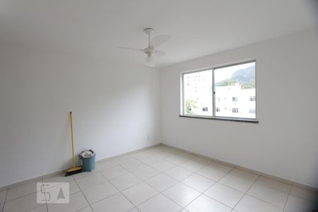 Sala de apartamento para alugar com 2 quartos, 87m² em Jacarepaguá, Rio de Janeiro