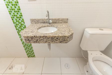 Banheiro suíte 1 de casa de condomínio à venda com 2 quartos, 62m² em Parada Xv de Novembro, São Paulo