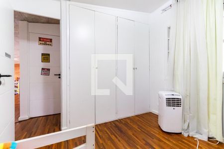 Quarto 1 de casa para alugar com 4 quartos, 298m² em Socorro, São Paulo