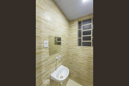 Banheiro Social de kitnet/studio para alugar com 1 quarto, 23m² em Centro, Niterói