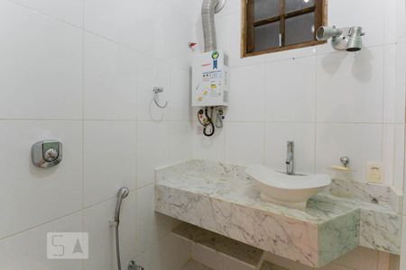 Banheiro de apartamento para alugar com 2 quartos, 90m² em Estácio, Rio de Janeiro