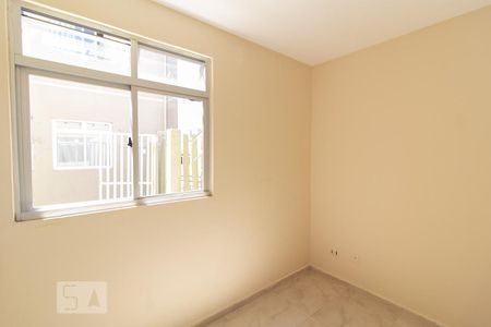 Quarto 3 de apartamento para alugar com 3 quartos, 50m² em Uberaba, Curitiba