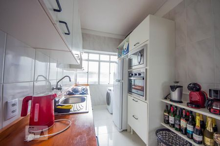 Cozinha de apartamento para alugar com 1 quarto, 41m² em Humaitá, Porto Alegre