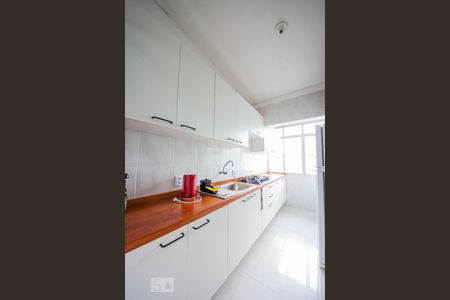 Cozinha de apartamento para alugar com 1 quarto, 41m² em Humaitá, Porto Alegre