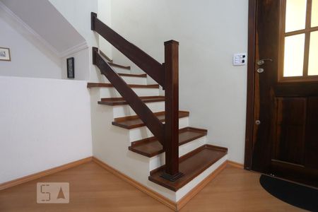 Sala - Escadas de casa à venda com 3 quartos, 150m² em Jardim Ester Yolanda, São Paulo