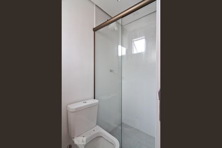 Banheiro de kitnet/studio para alugar com 1 quarto, 28m² em Santana, São Paulo