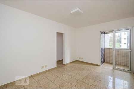 Sala de apartamento para alugar com 3 quartos, 75m² em Belvedere, Belo Horizonte