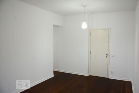 Apartamento à venda com 70m², 1 quarto e 1 vagaSala