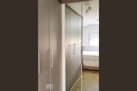 Closet da suíte de apartamento para alugar com 2 quartos, 68m² em Jardim Dom Bosco, São Paulo