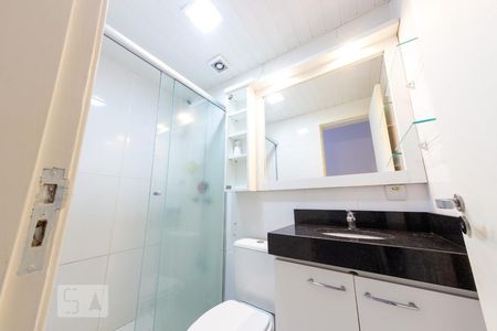 Banheiro do Quarto 1 de apartamento para alugar com 2 quartos, 59m² em Teresópolis, Porto Alegre
