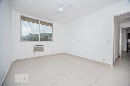 Primeiro Andar - Quarto 1 de apartamento à venda com 2 quartos, 130m² em Santa Rosa, Niterói