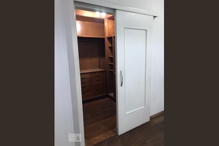 Closet de casa à venda com 3 quartos, 240m² em Osvaldo Cruz, São Caetano do Sul