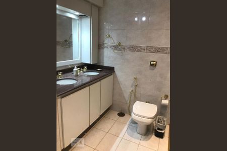 Casa para alugar com 240m², 3 quartos e 2 vagas Casa para alugar com 240m², 3 quartos e 2 vagasBanheiro 2