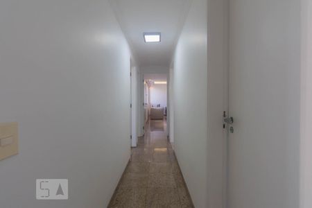 Corredor de apartamento à venda com 2 quartos, 110m² em Jardim das Acacias, São Paulo