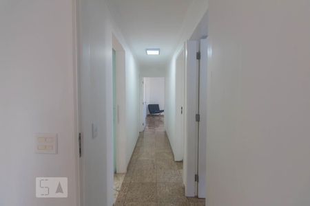 Corredor de apartamento à venda com 2 quartos, 110m² em Jardim das Acacias, São Paulo