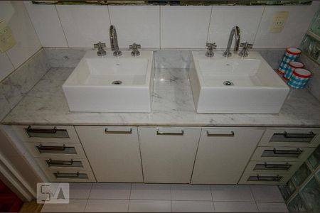 Apartamento à venda com 289m², 3 quartos e 1 vaga Apartamento à venda com 289m², 3 quartos e 1 vagaBanheiro da Suíte