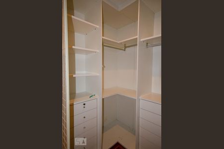 Apartamento à venda com 289m², 3 quartos e 1 vaga Apartamento à venda com 289m², 3 quartos e 1 vagaCloset