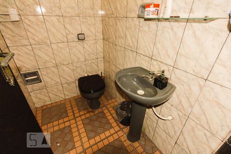 Casa à venda com 355m², 5 quartos e sem vaga Casa à venda com 355m², 5 quartos e sem vagaBanheiro 01