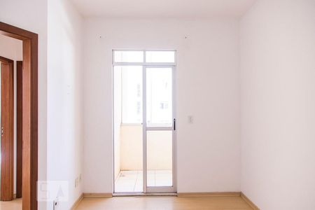 Sala de apartamento para alugar com 2 quartos, 45m² em Nova Suíssa, Belo Horizonte