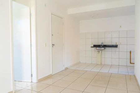 Sala de apartamento para alugar com 3 quartos, 55m² em Parada de Lucas, Rio de Janeiro