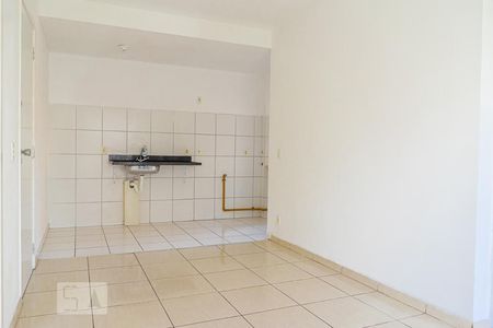 Sala de apartamento para alugar com 3 quartos, 55m² em Parada de Lucas, Rio de Janeiro