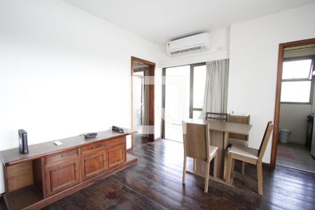 Sala de apartamento à venda com 2 quartos, 90m² em Barra da Tijuca, Rio de Janeiro