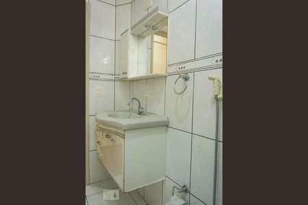 Detalhes do banheiro de apartamento para alugar com 2 quartos, 70m² em Campestre, Santo André